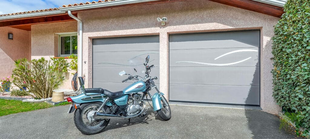 portes de garage sectionnelles avec refoulement au plafond